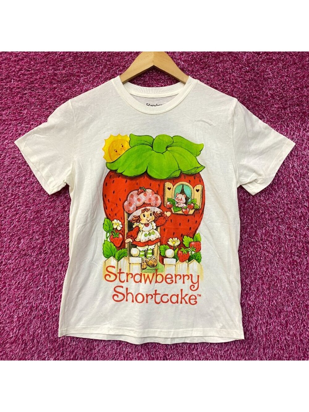 Strawberry Shortcake Berry Sunny House Graphic T-Shirt Small